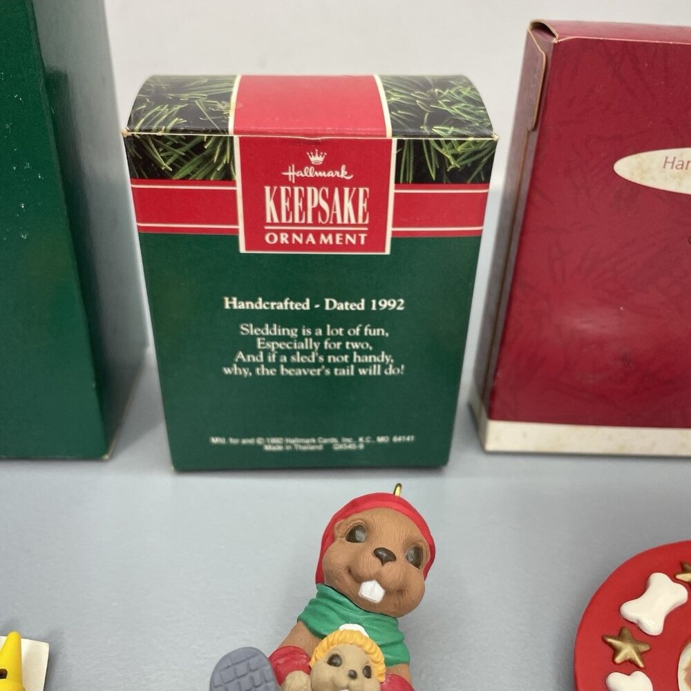 4 Vintage Hallmark Keepsake Christmas Tree Ornaments Lot Beaver‎ Crayola Mouse - Picture 12 of 13